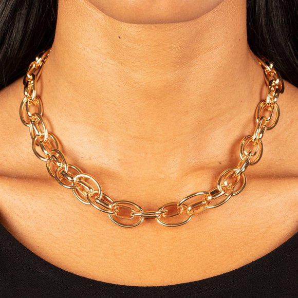 paparazzi Jewelry - Tough Crowd - Gold Necklace